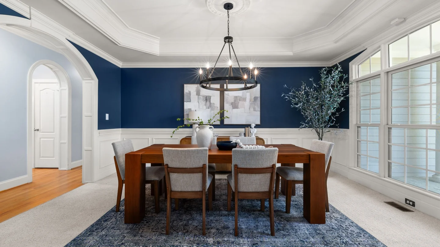 Original dining room listing photograph